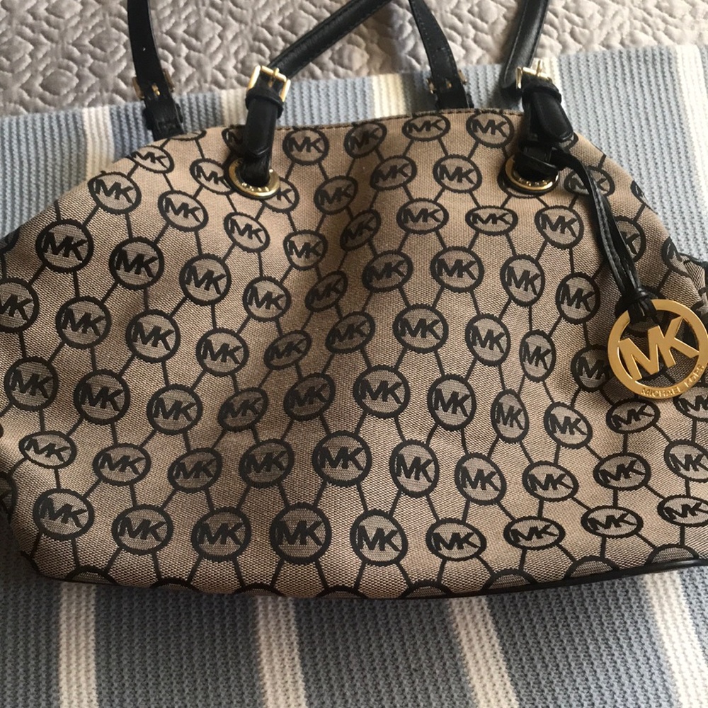 Michale Kors Purse